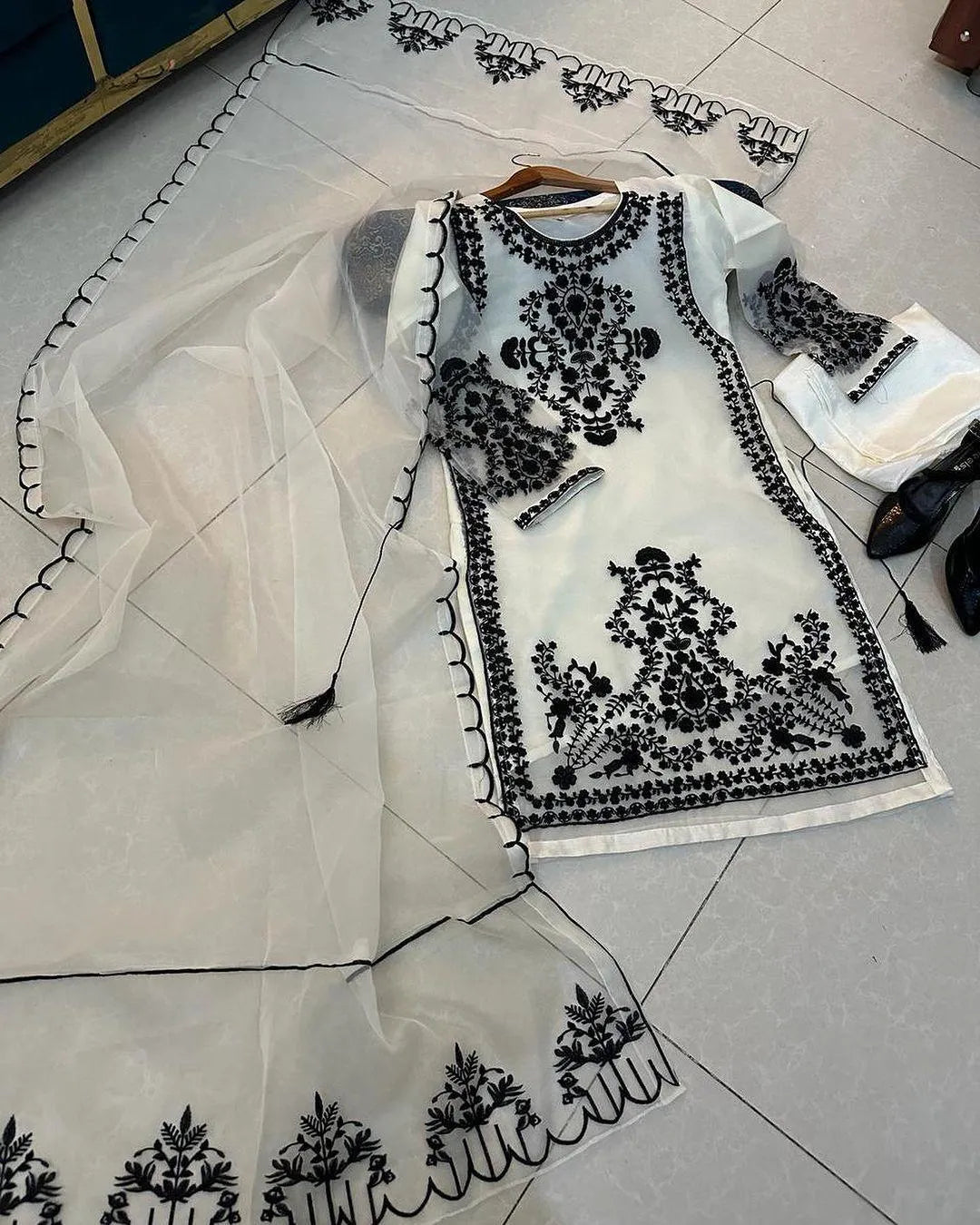3 Pcs Women’s Stitched Organza Embroidered Suit