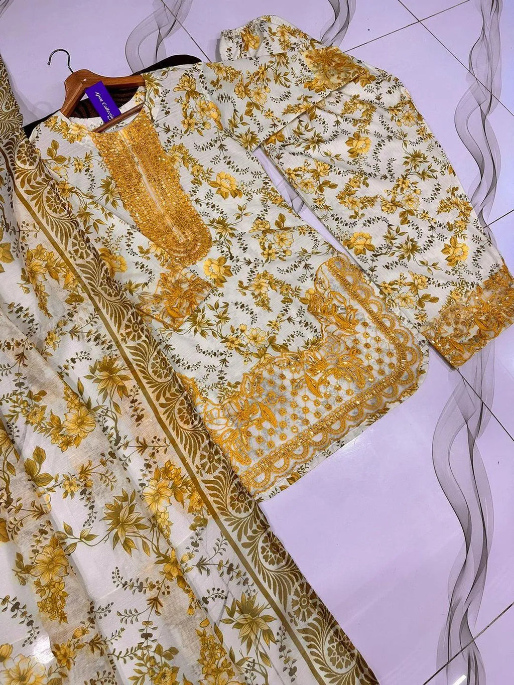 3 Pcs Women's Stitched Lawn Printed Suit